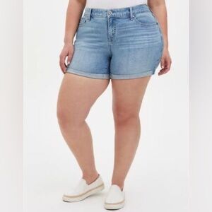 Mid Rise Midi Short - Vintage Stretch Light Wash